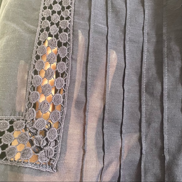 LOFT • Sheer Pleated Peasant Top Cutout Detail - L - Picture 7 of 16